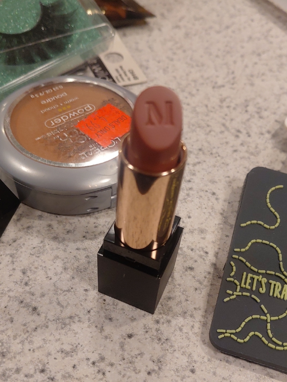 wet n wild Brown & Gold Makeup Set with Natural Lashes - Picture 11 of 12